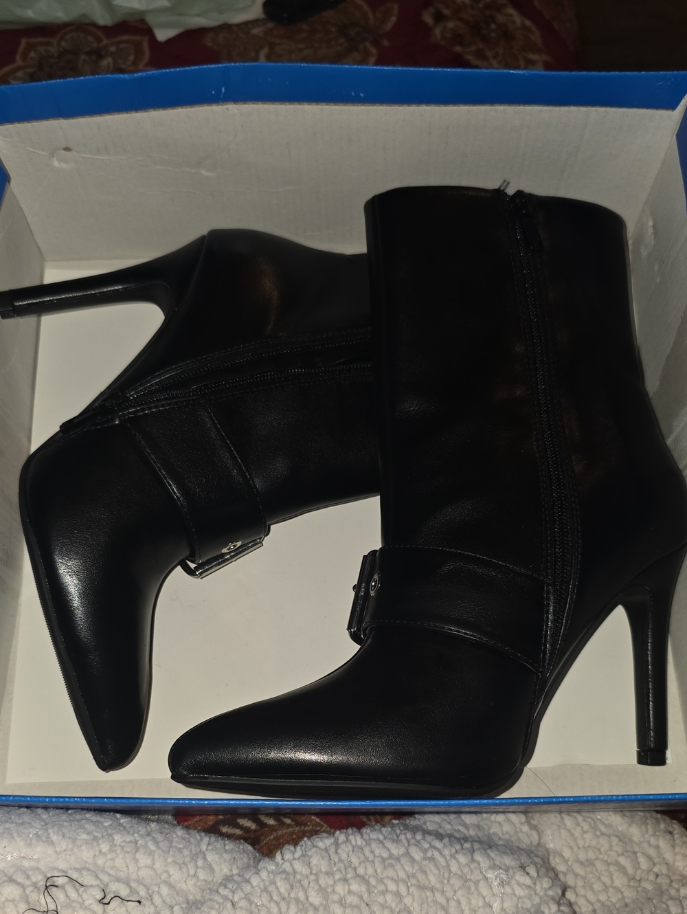 Delicious Shoes Kiki Pointed-Toe Heeled Boots in Black US 7 M
